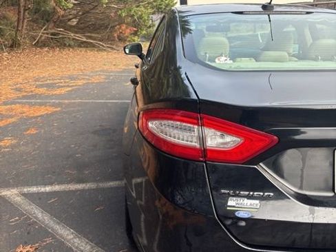 Used 2016 Ford Fusion SE w/ Equipment Group 202A image 7