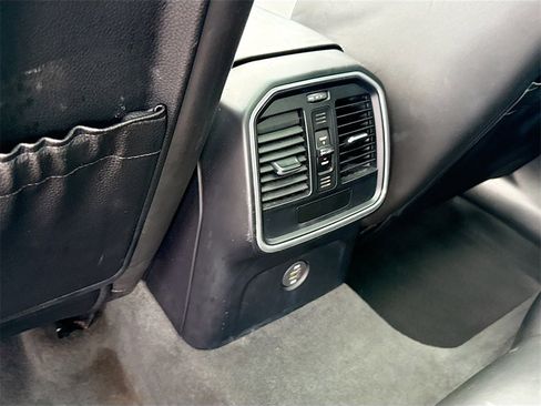 Used 2018 Porsche Macan Turbo w/ Premium Package Plus image 28