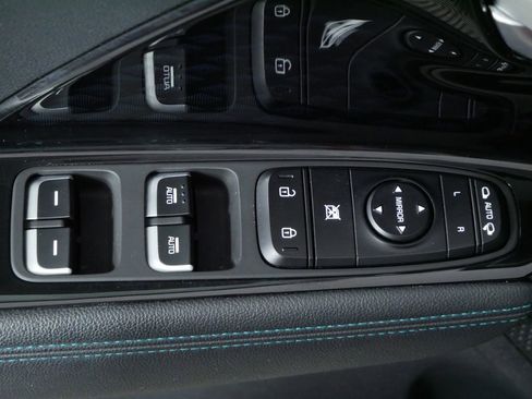 Used 2022 Kia Niro EX Premium FWD image 24