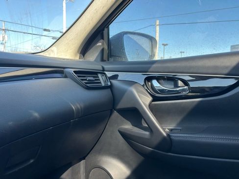 Used 2017 Nissan Rogue Sport SL w/ SL Premium Package image 24