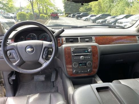 Used 2010 Chevrolet Suburban LT image 15