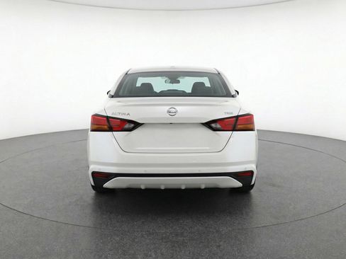 Used 2025 Nissan Altima 2.5 SV FWD image 6