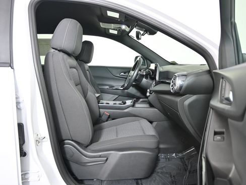 Used 2025 Chevrolet Equinox LT w/ Safety and Technology Package AWD/4WD image 13