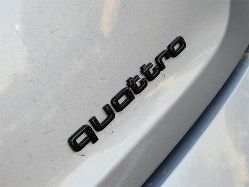 Used 2022 Audi e-tron Premium Plus image 20