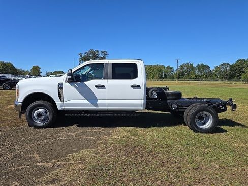 New 2026 Ford F350 XL w/ XL Chrome Package image 2
