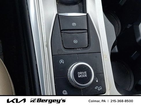 Used 2020 Ford Explorer XLT w/ Equipment Group 202A AWD/4WD image 28
