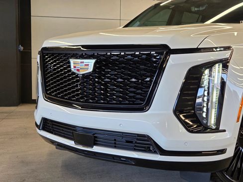 Used 2025 Cadillac Escalade ESV Sport Platinum AWD/4WD image 26