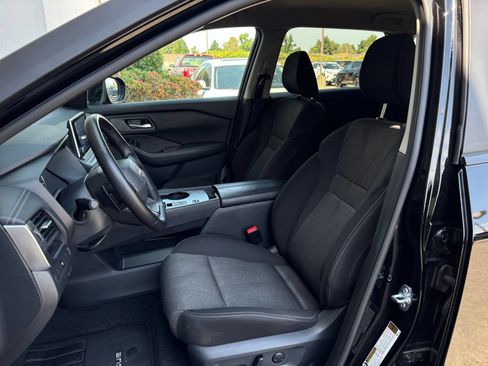 Used 2025 Nissan Rogue SV FWD image 38
