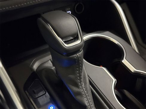 Used 2024 Toyota Highlander XLE image 16