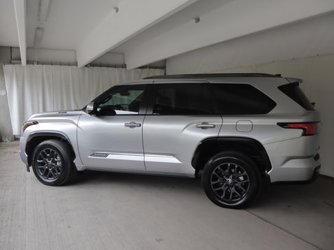Used 2026 Toyota Sequoia Platinum AWD/4WD image 25