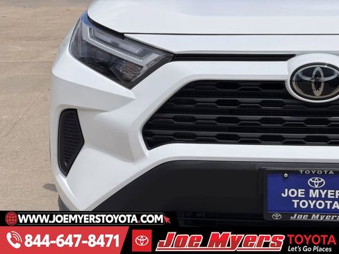 Used 2025 Toyota RAV4 XLE image 5