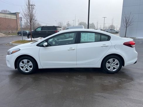 Used 2017 Kia Forte LX image 8