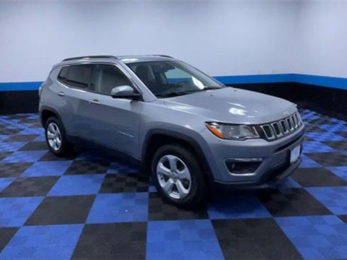 Used 2021 Jeep Compass Latitude image 2