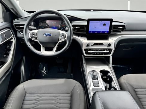 Used 2021 Ford Explorer XLT image 5