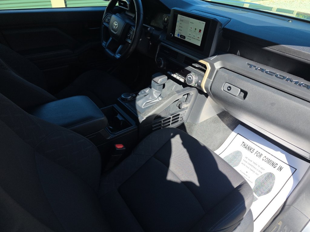 Used 2025 Toyota Tacoma SR AWD/4WD image 17
