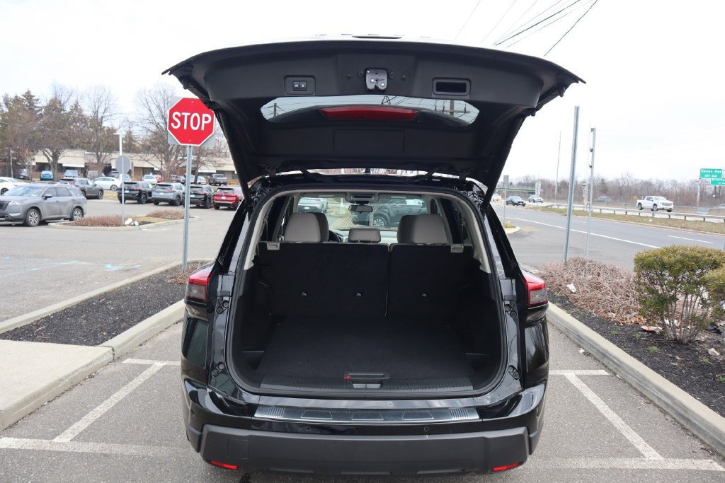 Certified 2025 Nissan Rogue SV AWD/4WD image 26
