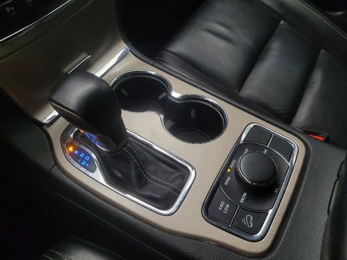 Used 2017 Jeep Grand Cherokee Limited image 26