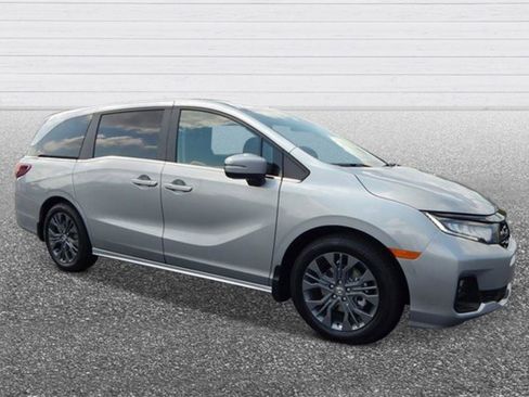 New 2026 Honda Odyssey Touring image 7