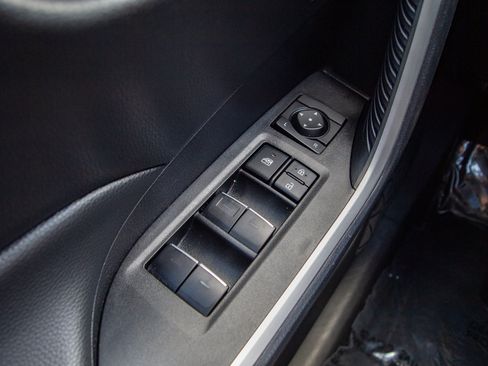 Used 2025 Toyota RAV4 XLE AWD/4WD image 12
