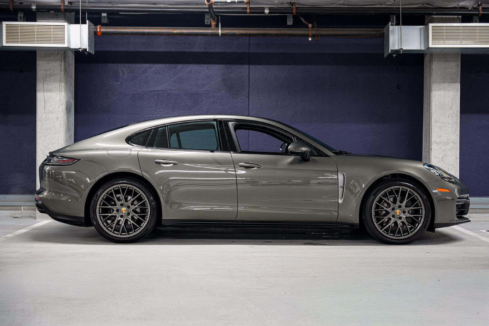 Used 2023 Porsche Panamera Platinum Edition RWD image 2