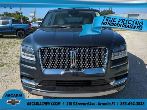 Used 2021 Lincoln Navigator Black Label w/ Cargo Convenience Package AWD/4WD image 9