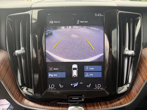 Used 2019 Volvo XC60 T6 Momentum w/ Multimedia Package AWD/4WD image 19