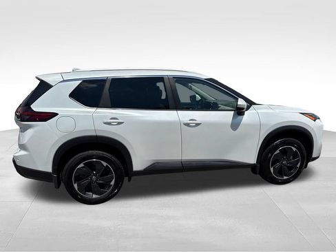 Used 2024 Nissan Rogue SV w/ SV Premium Package AWD/4WD image 3