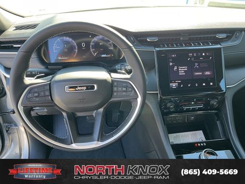 New 2025 Jeep Grand Cherokee L Altitude image 8