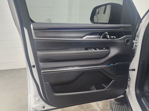 New 2026 Jeep Grand Wagoneer L Summit image 8