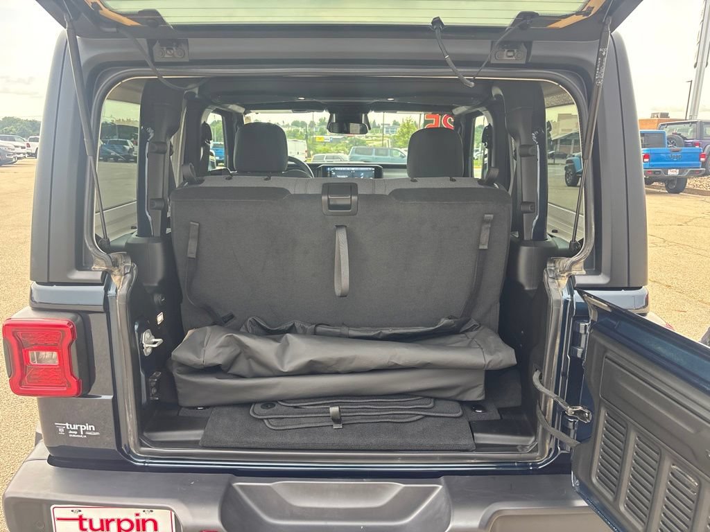 Used 2025 Jeep Wrangler Sport AWD/4WD image 17