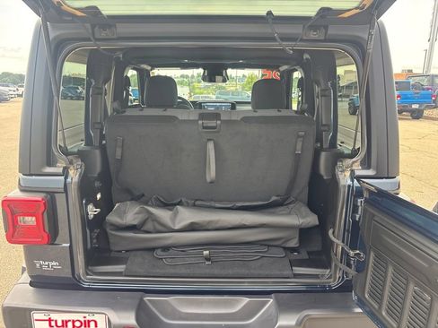 Used 2025 Jeep Wrangler Sport AWD/4WD image 17