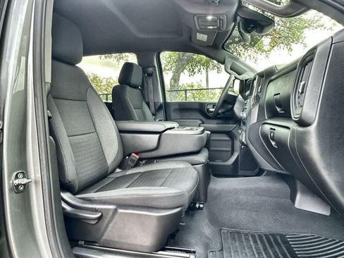 Used 2024 Chevrolet Silverado 2500 Custom w/ Custom Value Package image 9