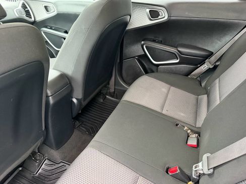 Used 2021 Kia Soul LX FWD image 15
