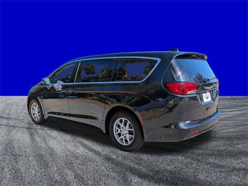 Used 2023 Chrysler Voyager LX image 6