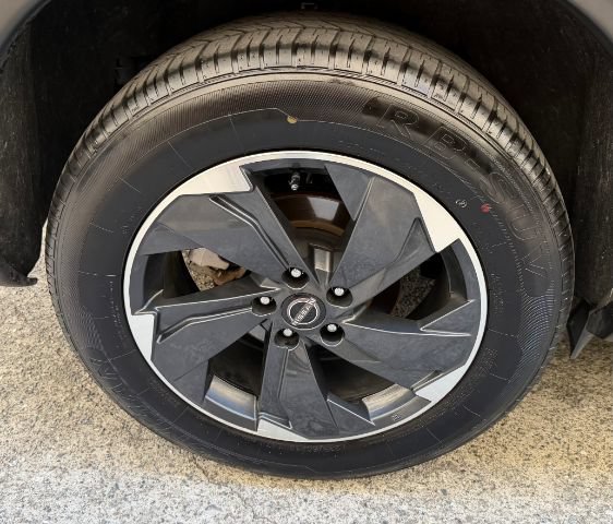 Used 2025 Nissan Rogue SV FWD image 30