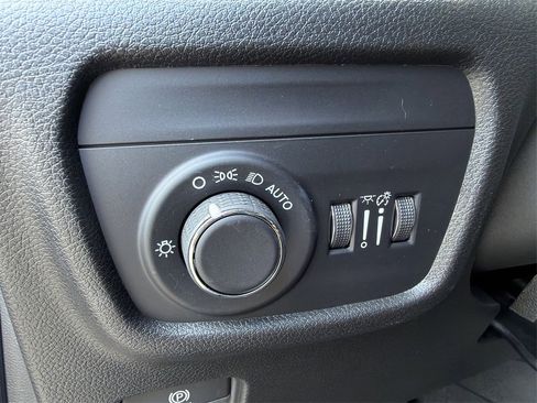 New 2025 Jeep Grand Cherokee L Laredo image 18