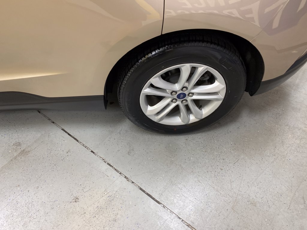 Used 2020 Ford Edge SEL w/ Convenience Package FWD image 12
