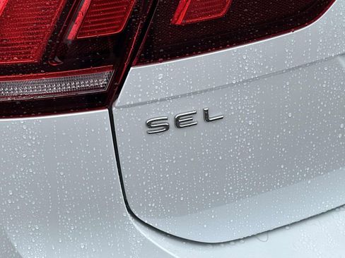 Certified 2023 Volkswagen Tiguan SEL R-Line image 13
