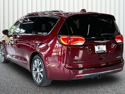 Used 2017 Chrysler Pacifica Limited FWD image 4