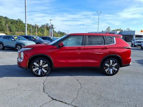 New 2025 Mitsubishi Outlander SE image 2