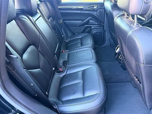 Used 2018 Porsche Cayenne Platinum Edition w/ Premium Package AWD/4WD image 15