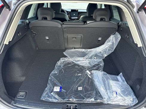New 2026 Volvo XC60 B5 Core AWD/4WD image 16