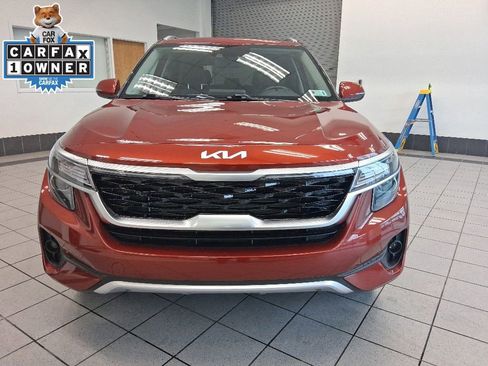 Used 2023 Kia Seltos S w/ Navigation Package FWD image 3