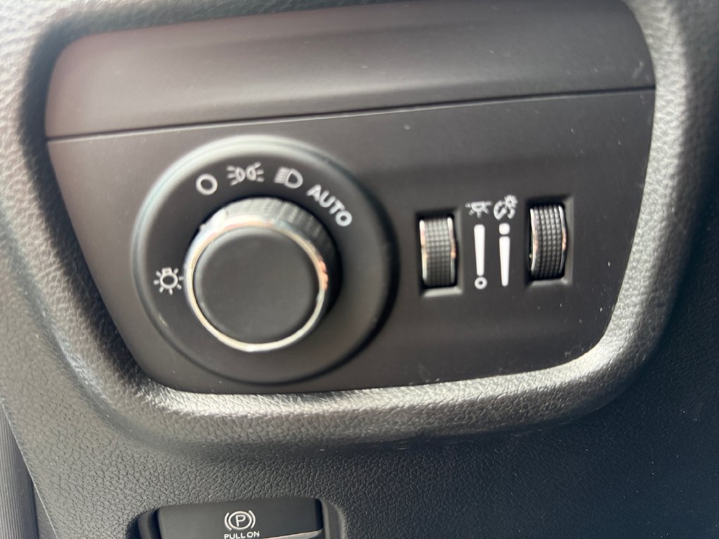 Used 2024 Jeep Grand Cherokee Altitude AWD/4WD image 19