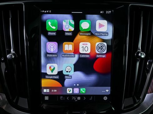 Certified 2025 Volvo V60 B5 Cross Country Plus image 17