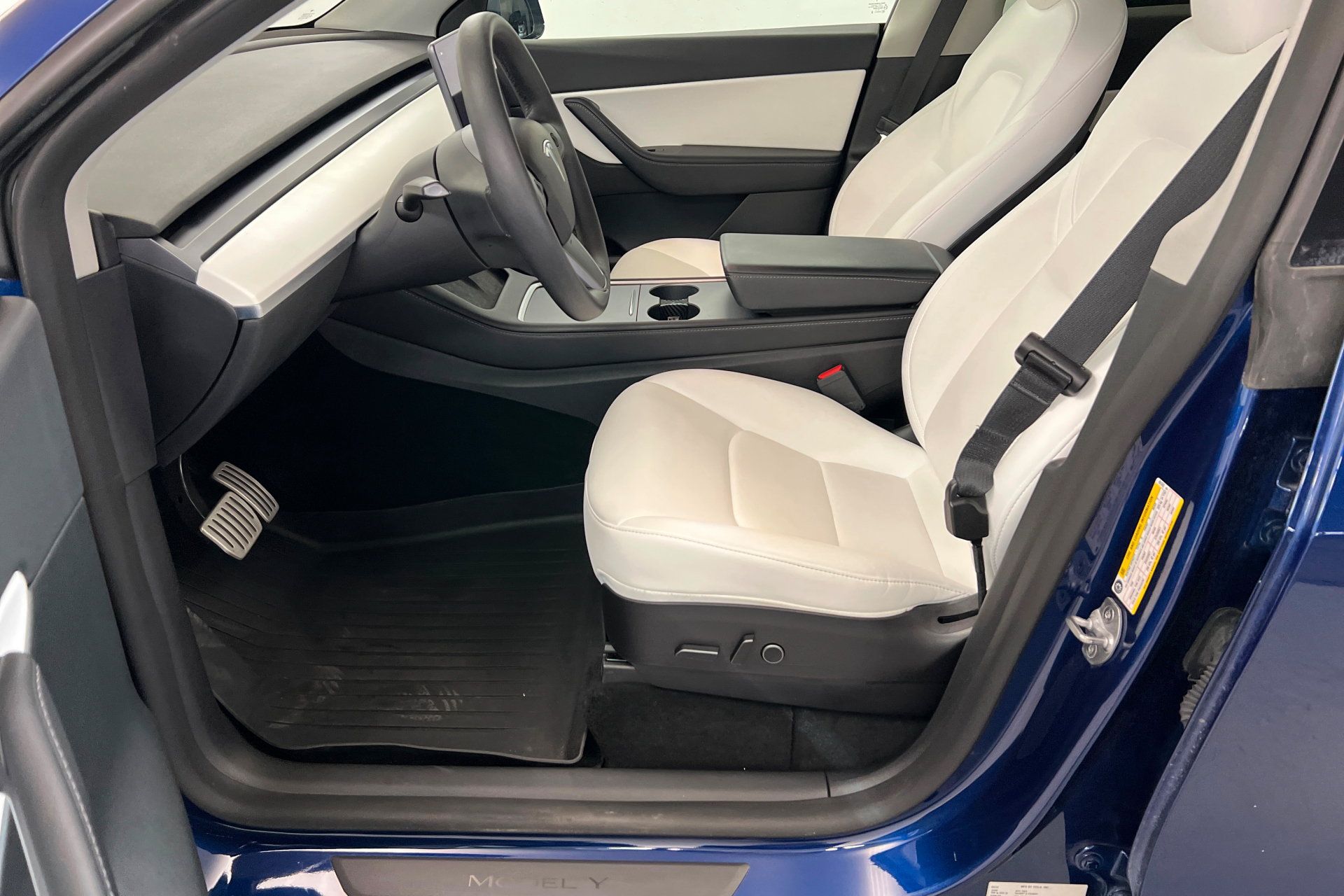 Used 2022 Tesla Model Y Performance AWD/4WD image 18