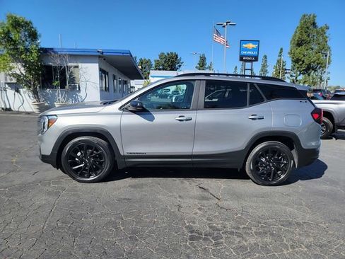 Certified 2023 GMC Terrain SLE w/ Driver Convenience Package image 4