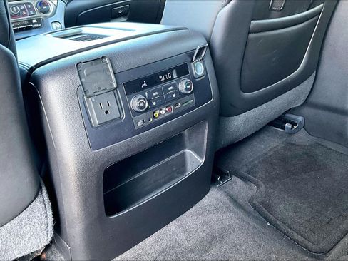 Used 2015 GMC Yukon Denali w/ Premium Package AWD/4WD image 24