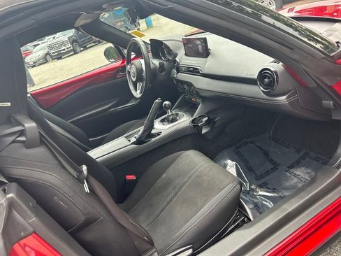 Used 2025 MAZDA MX-5 Miata Club RWD image 29