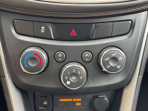 Used 2017 Chevrolet Trax LT AWD/4WD image 24